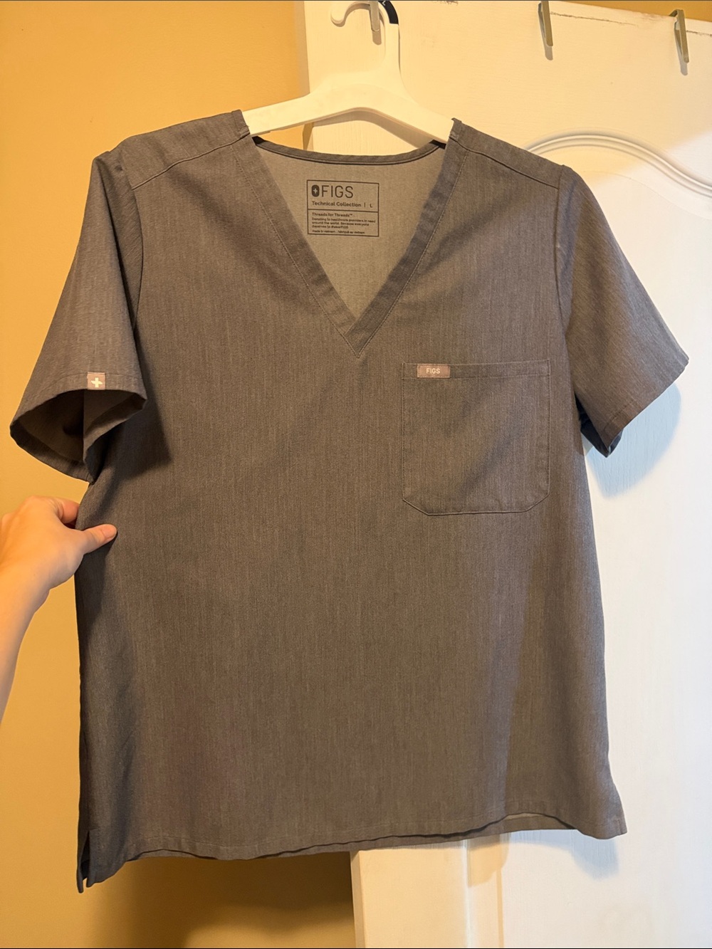 Figs women’s Short Sleeve V-Neck Scrub Top in Charcoal Gray